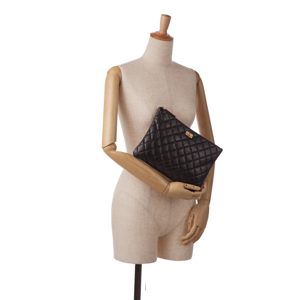 Pre-Owned Authenticated Chanel Reissue O Case Lambskin Leather Black Pouch Unisex (Good)