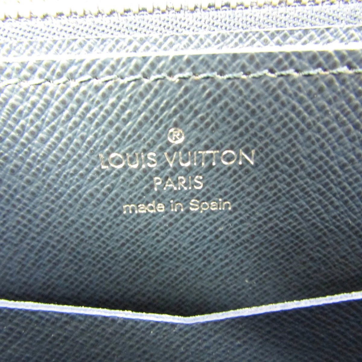 Pre-Owned Louis Vuitton Taiga Zippy XL M64019 Men's Taiga Leather Long Wallet (bi-fold) Navy Blue (Good)