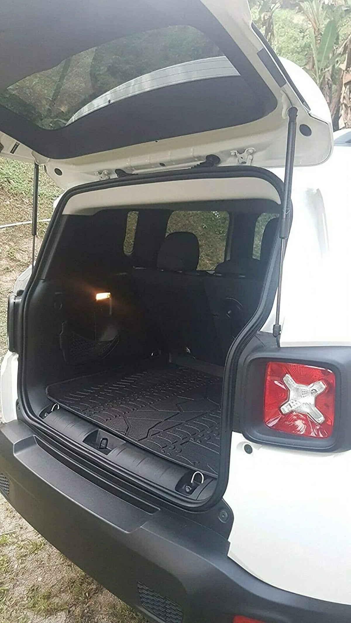 EACCESSORIES EA Cargo Liner – Trunk Mat for Jeep Renegade 2015-2023 – Durable Trunk Mats for Cars with Raised Lip – Non-Slip Car Trunk Mat Rubber – Easy to Install – Laser Pre-Cut Design