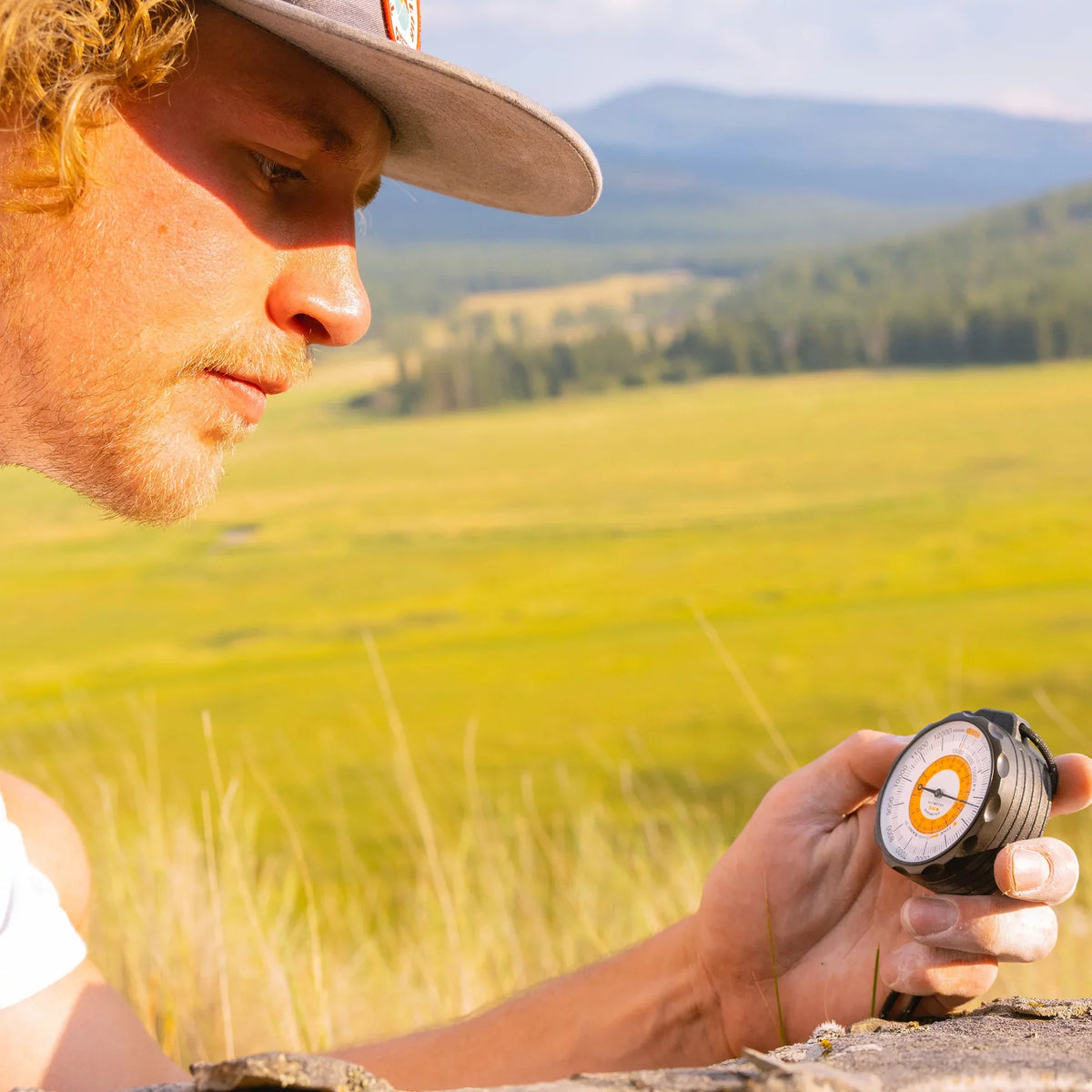 Sun Company Ascent Altimeter - Battery-Free Altimeter and Barometer | Environment Indicator with Rugged Aluminum Case and Reflective Lanyard | Reads Altitude from 0 to 15,000 Feet