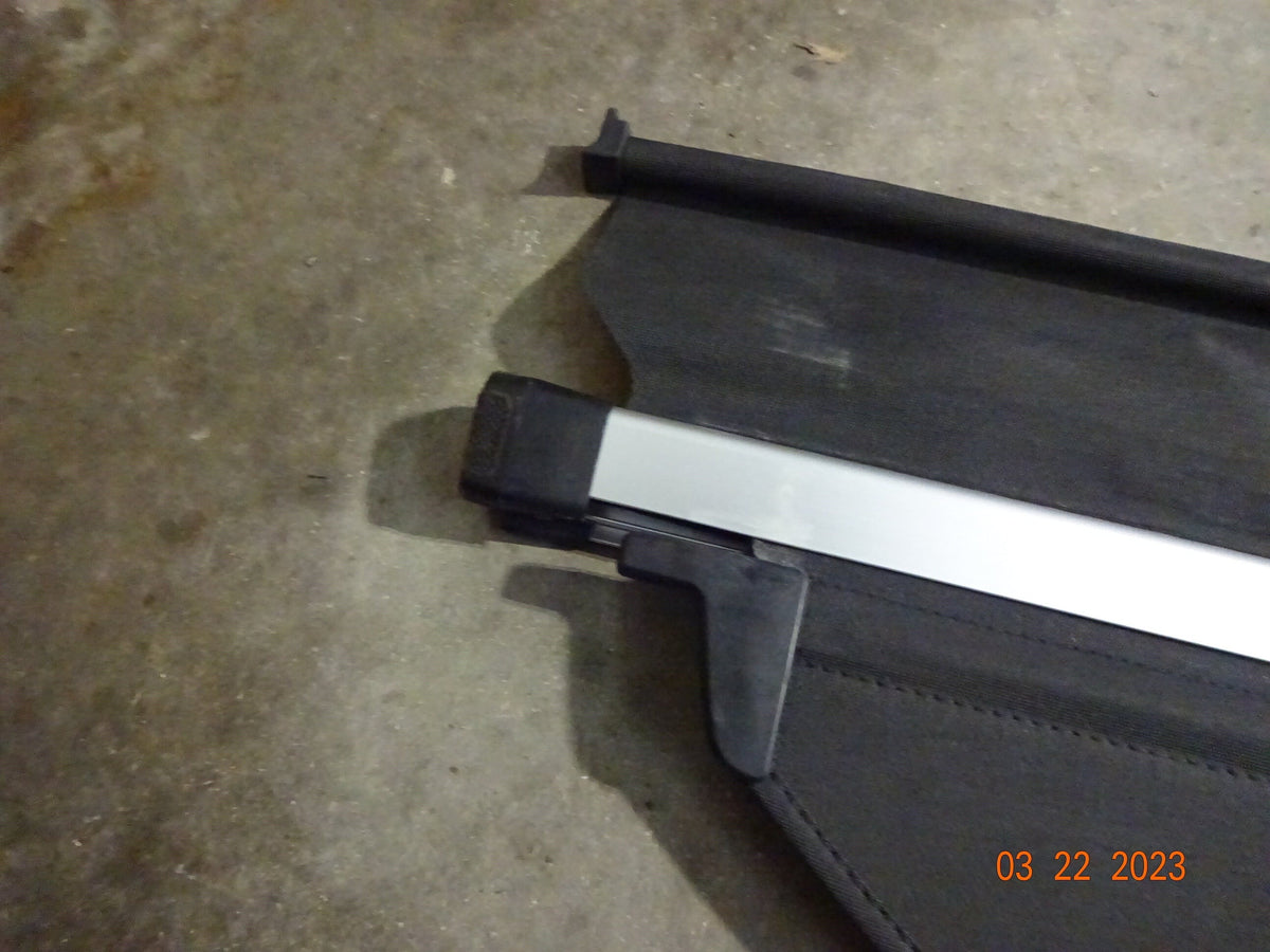 Pre-Owned 2014 Subaru Forester Rear Black Retractable Cargo Wrap OEM (Good)