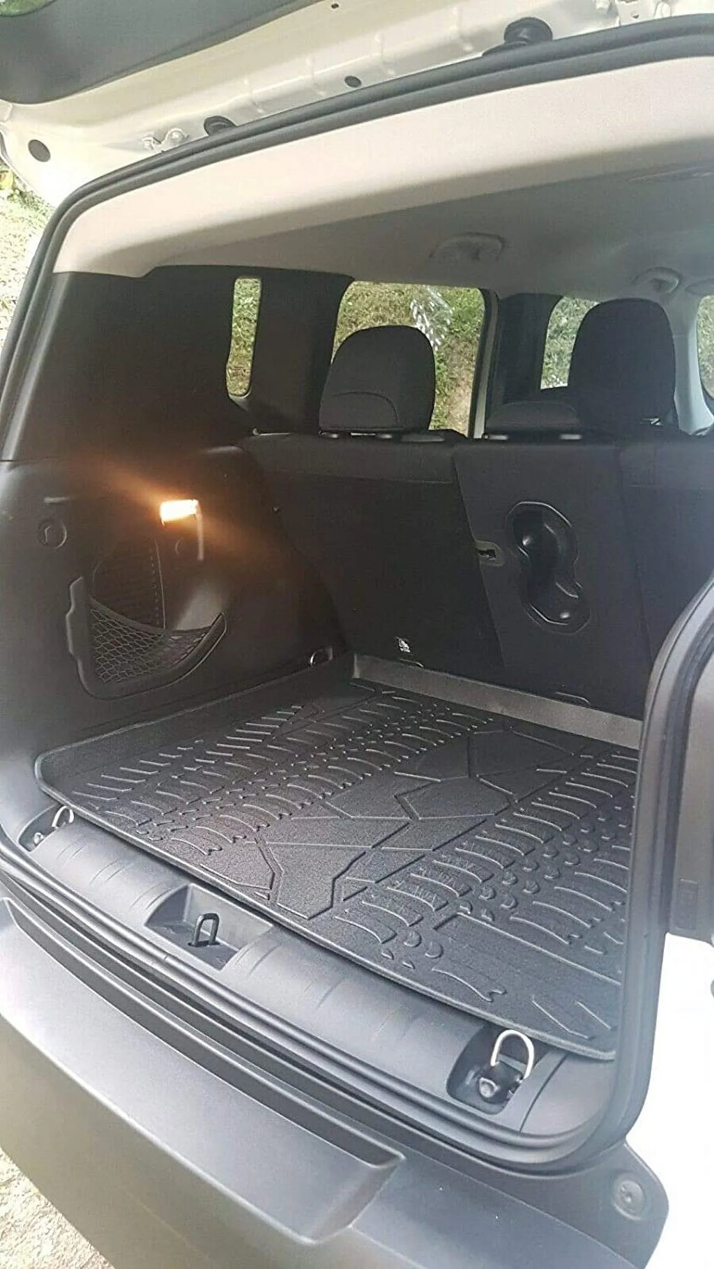 EACCESSORIES EA Cargo Liner – Trunk Mat for Jeep Renegade 2015-2023 – Durable Trunk Mats for Cars with Raised Lip – Non-Slip Car Trunk Mat Rubber – Easy to Install – Laser Pre-Cut Design
